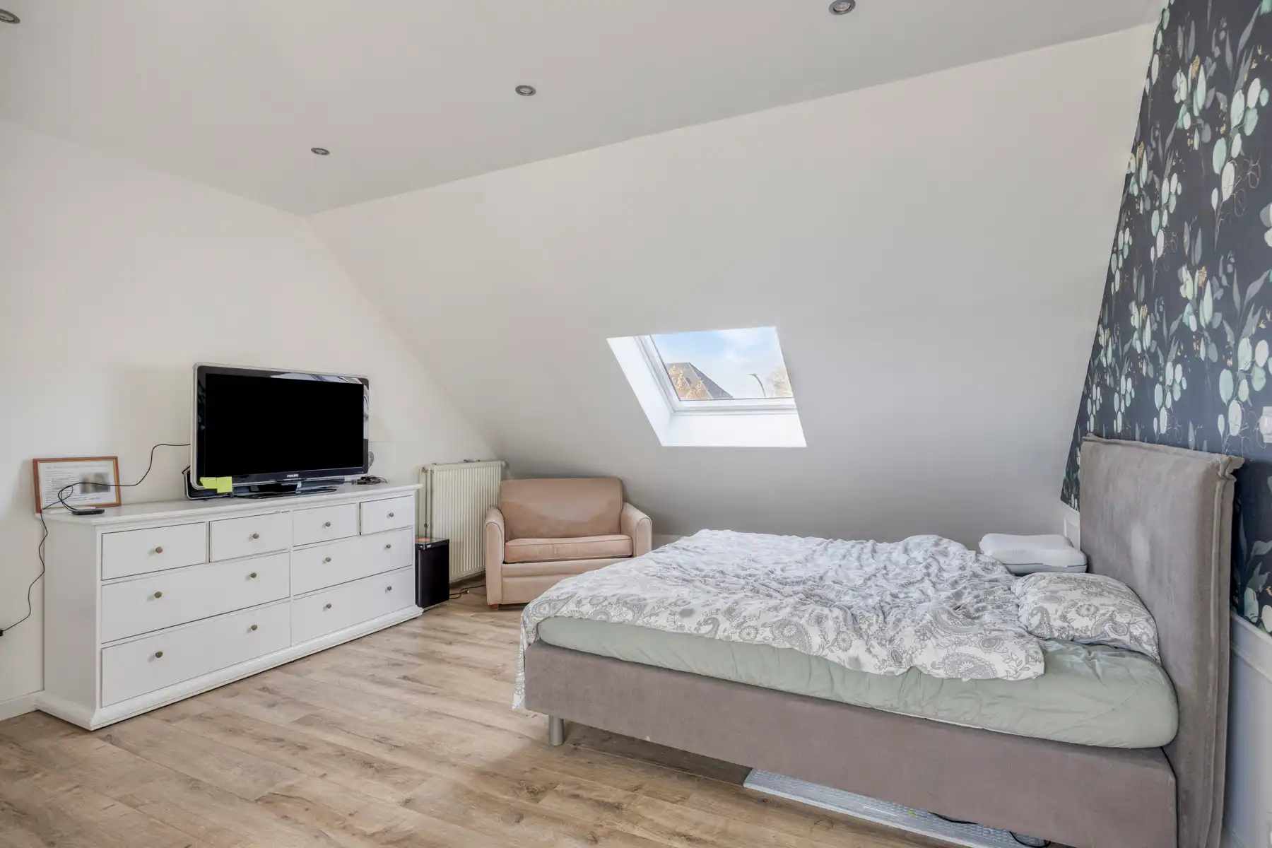 Gerenoveerde woning met 6 slaapkamers foto 17