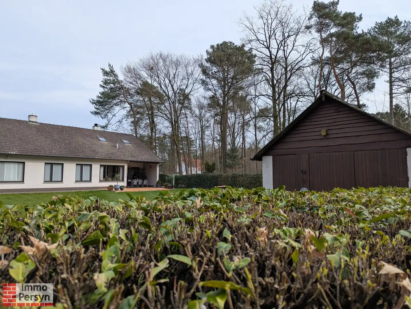 Ruime woning midden in een groene omgeving foto 37