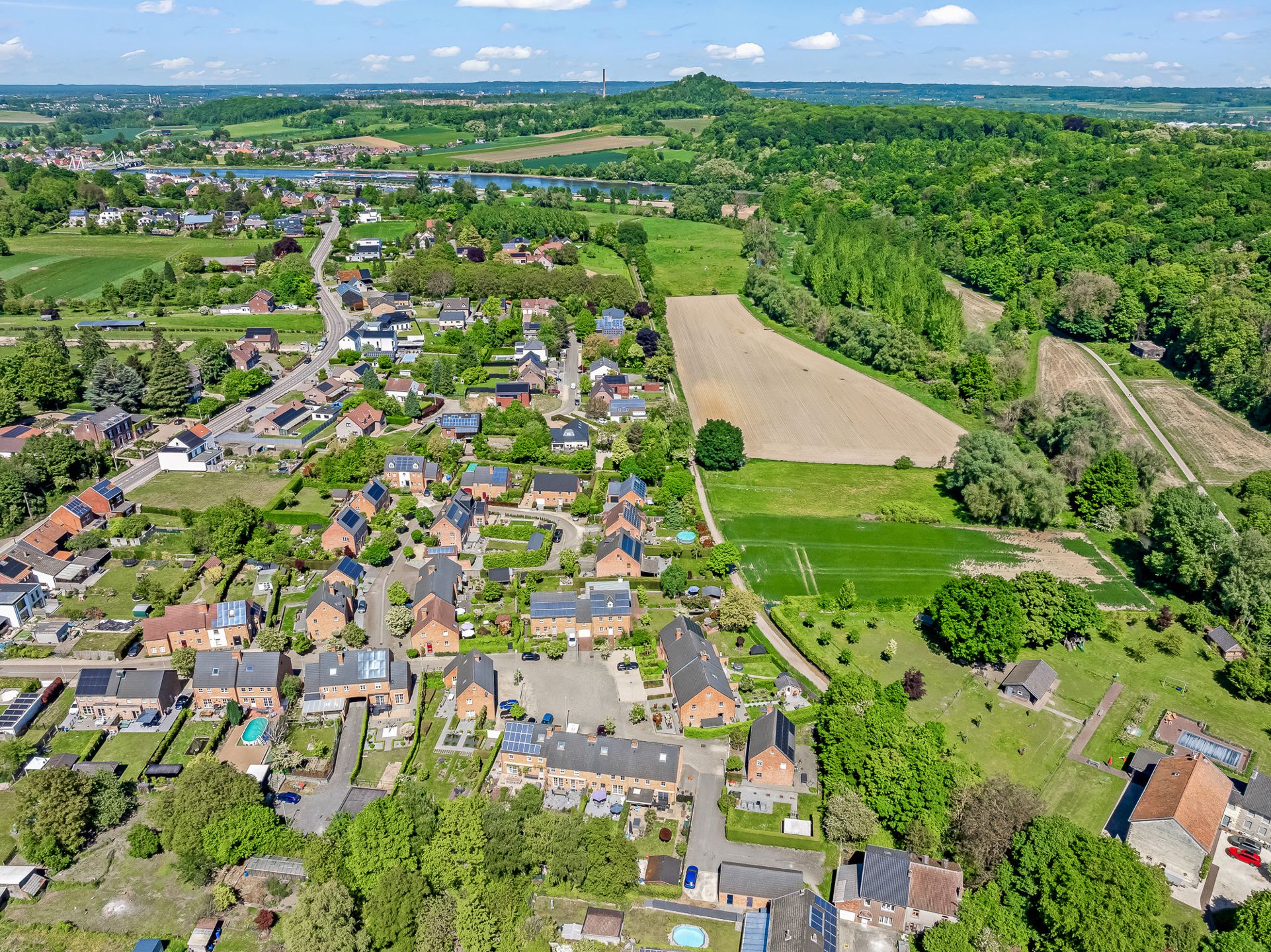 Instapklare woning met tuingerichte aanbouw foto 42