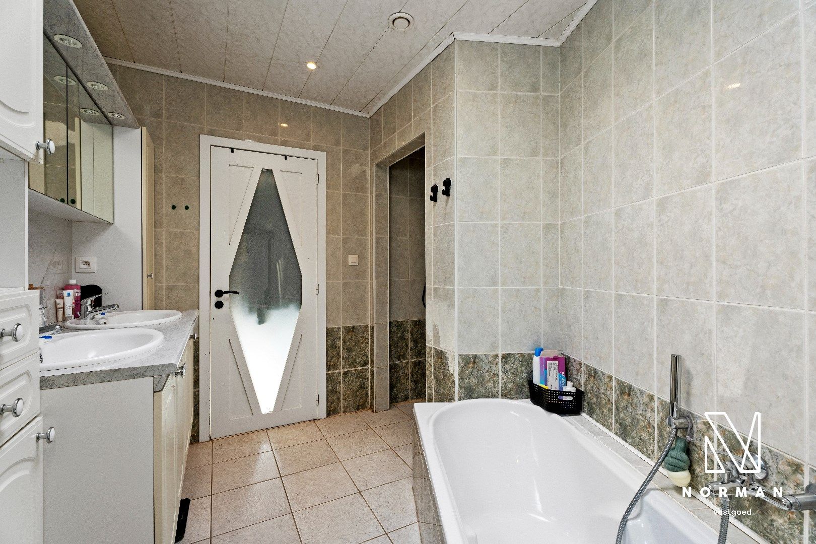 Instapklare woning met 4 slpk + garage in Heule! foto 11