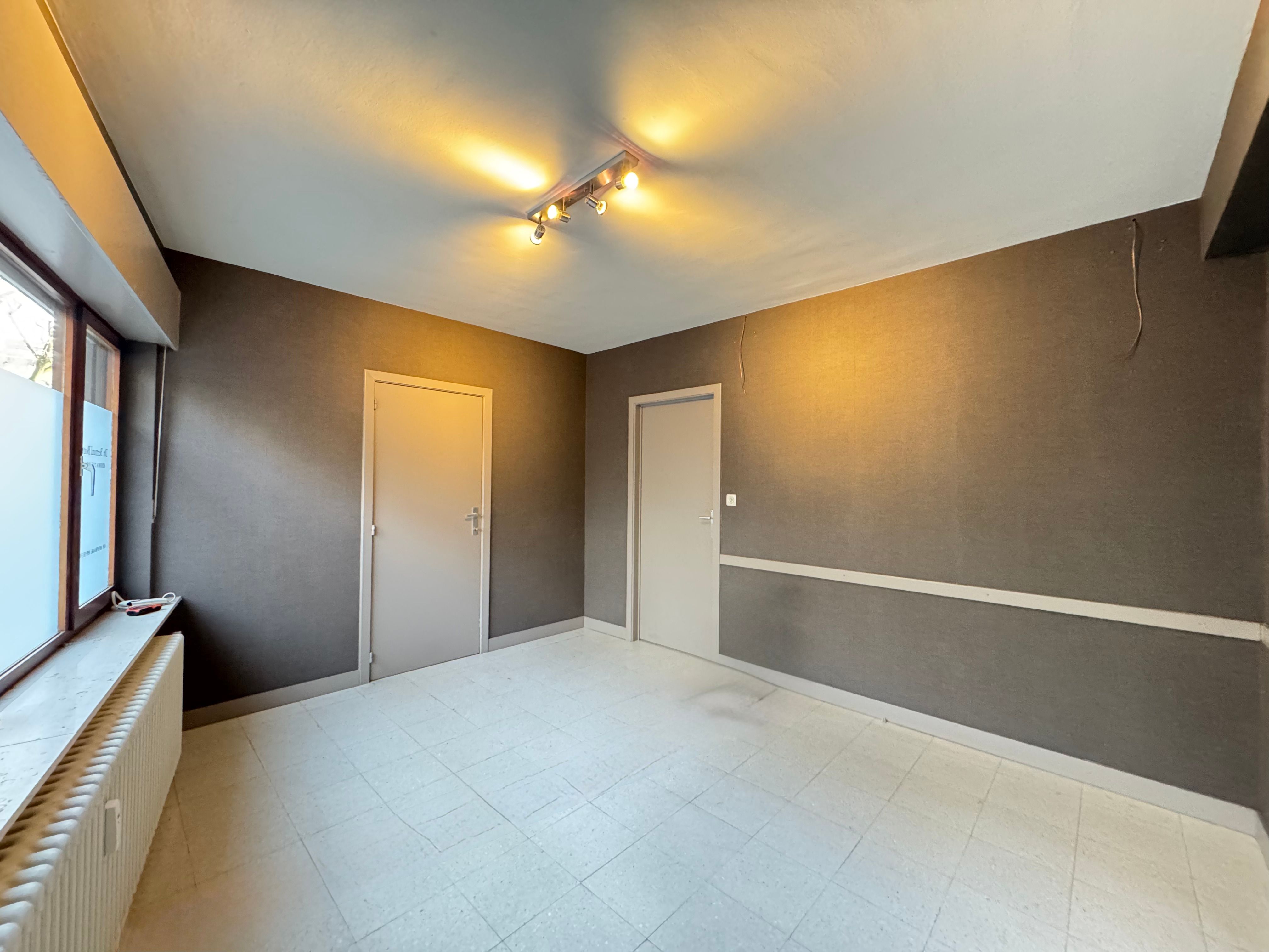 Handelsgelijkvloers 75m² foto 2