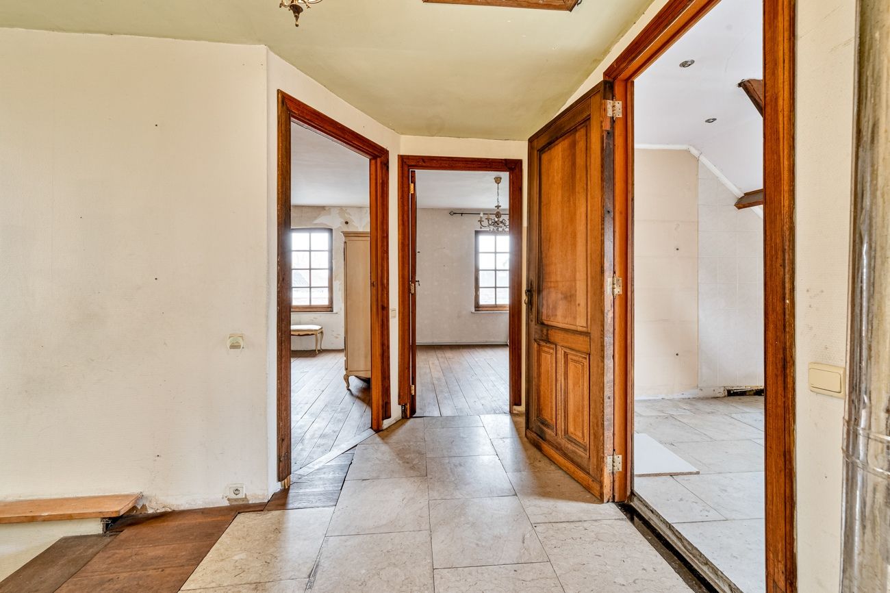 VERKOCHT!! Ruime alleenstaande volledig te renoveren woning met afzonderlijke garage op een makkelijk bereikbare locatie in Desteldonk. foto 29