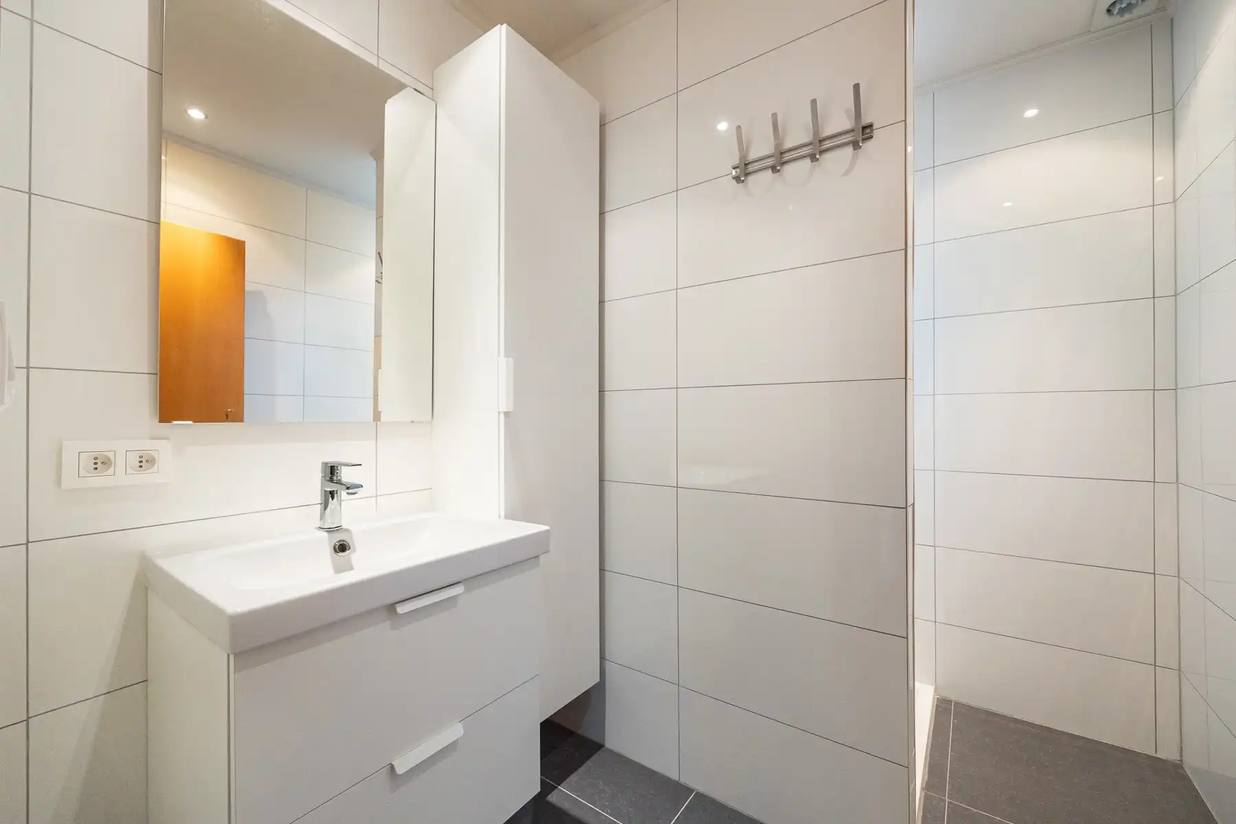 WAAUW! open bebouwing met tuin, zonnepanelen en veel privacy foto 14