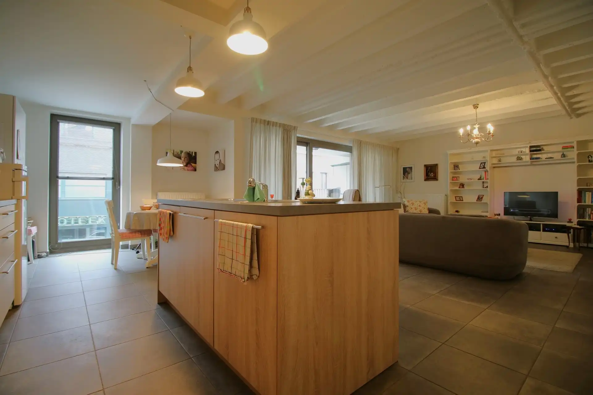 Centraal appt 2 slpk met lift foto 8