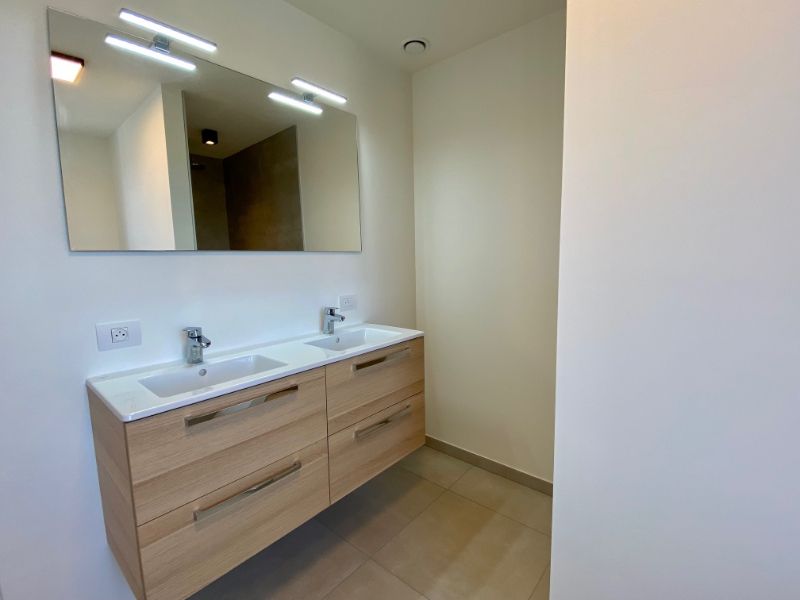 Instapklare recente woning met 4 ruime slaapkamers en carport foto 15