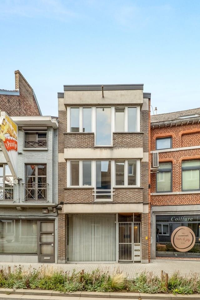 HANDELSRUIMTE TE KOOP IN HET CENTRUM VAN SINT-TRUIDEN foto 2