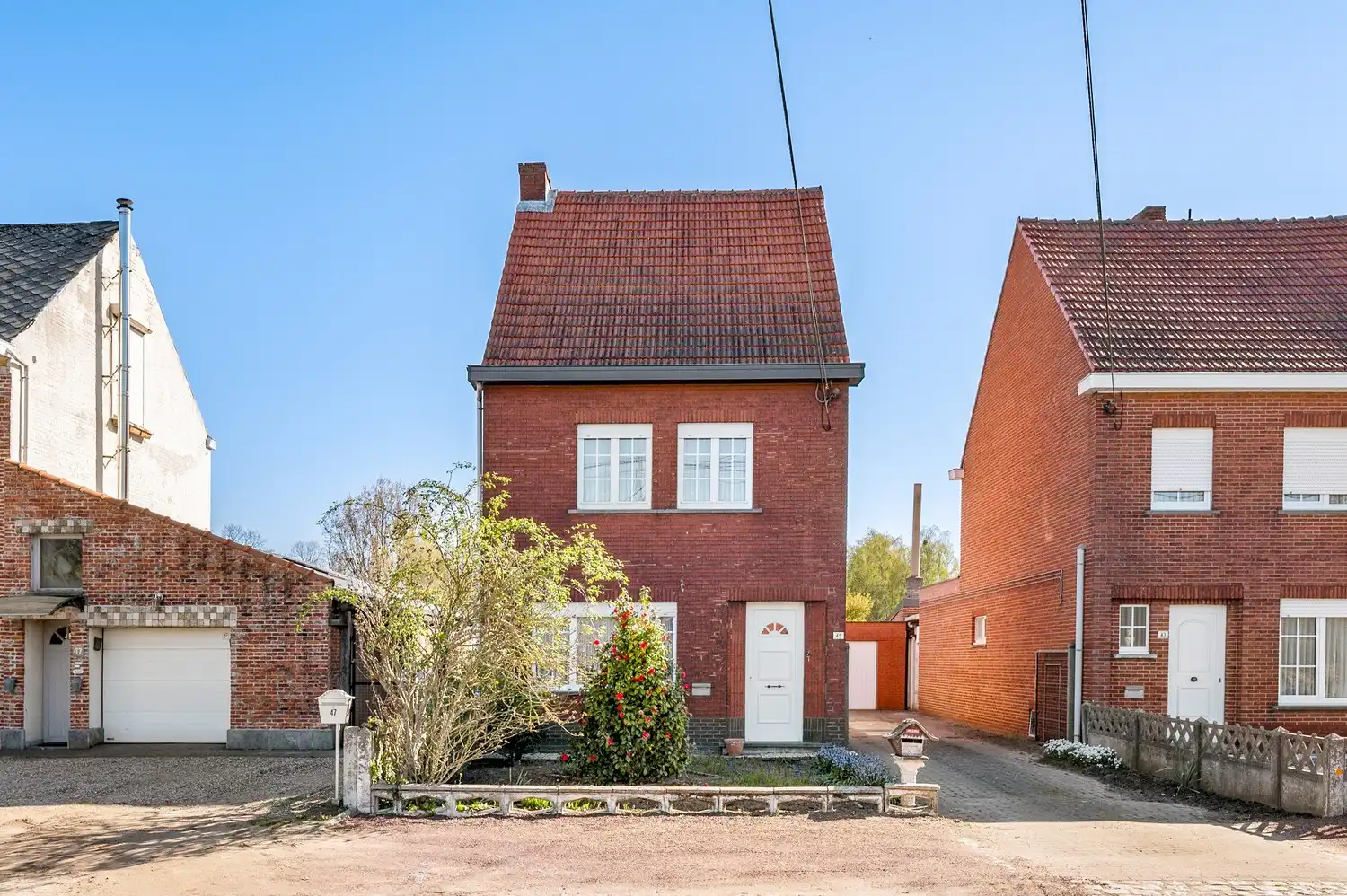 Te renoveren woning met garage en diepe tuin. foto 33