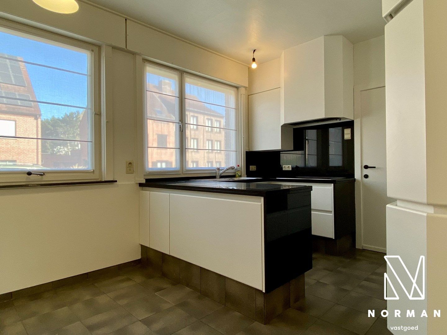 Halfopen woning te huur in het centrum van Kortrijk op een topligging! foto 2