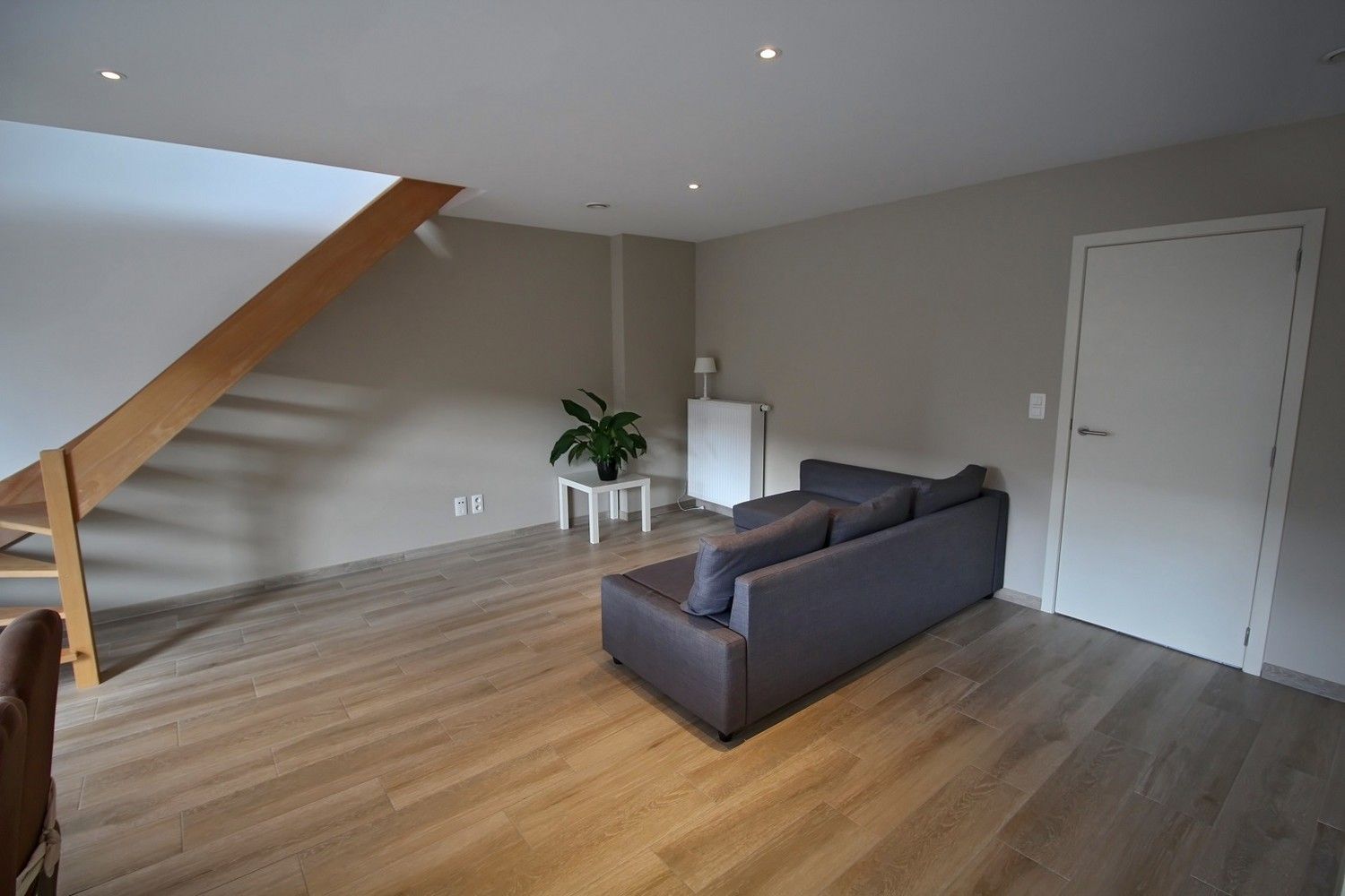 Ruim duplex appartement met 3 slaapkamers en garage! foto 4