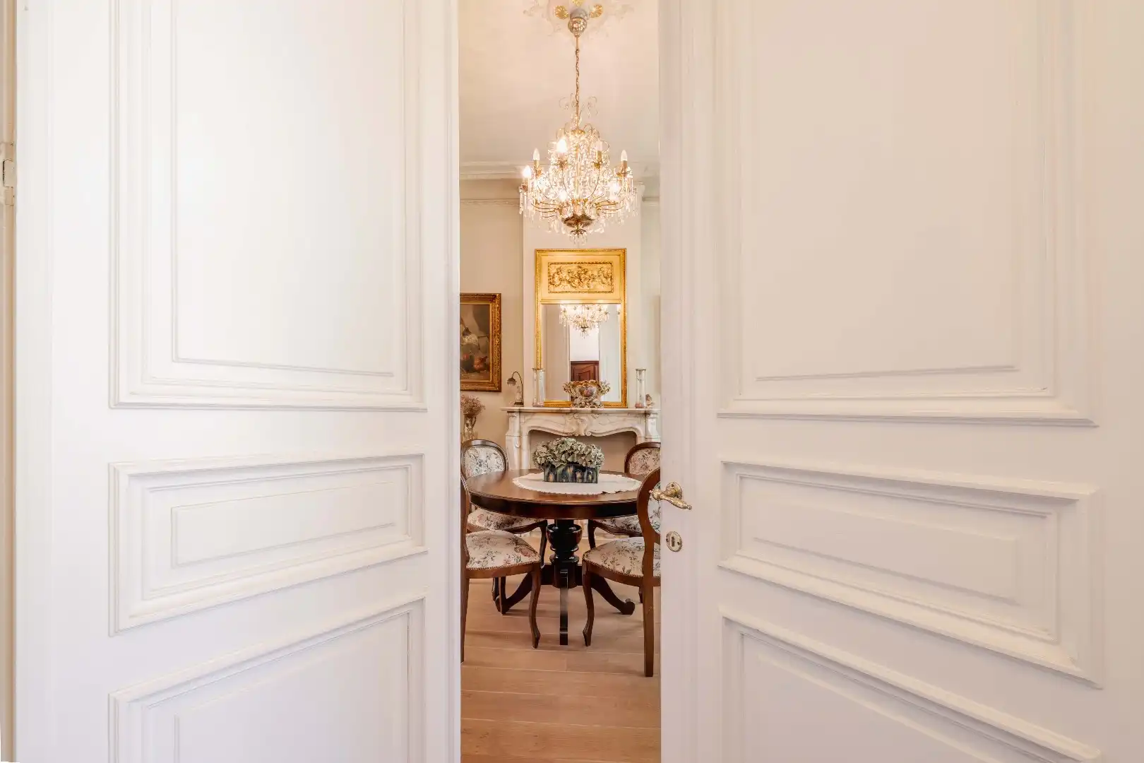 PRACHTIGE NEOCLASSICISTISCHE HERENWONING MET AUTHENTIEKE CHARME foto 5