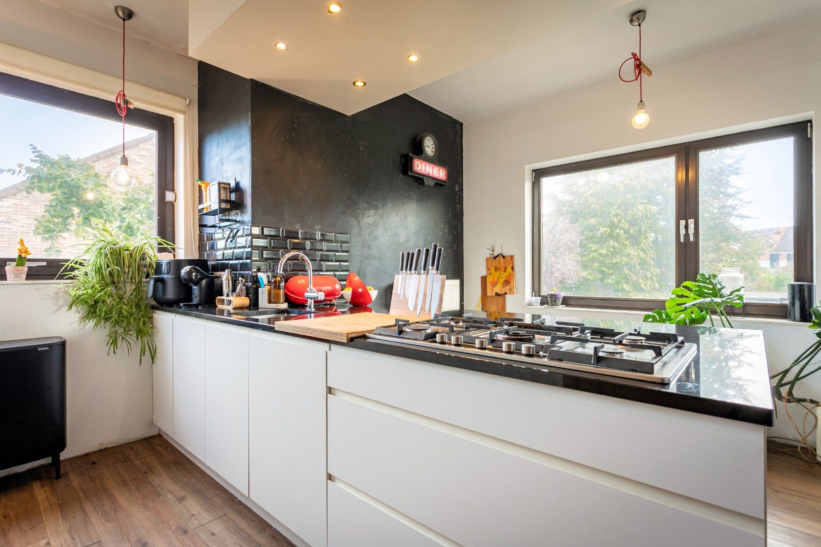 Solide woning met 6 slaapkamers, tuin en garage  foto 10