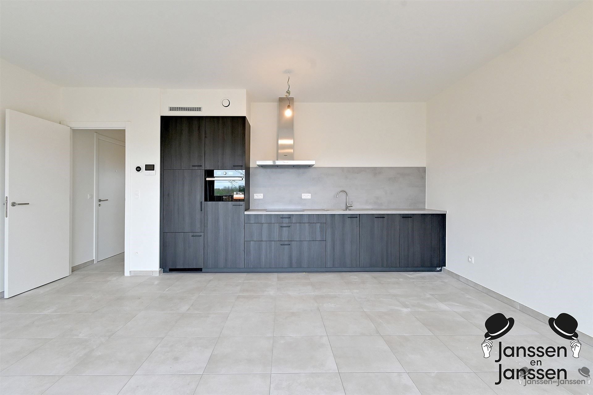 Nieuwbouwappartement met staanplaats&berging foto 2