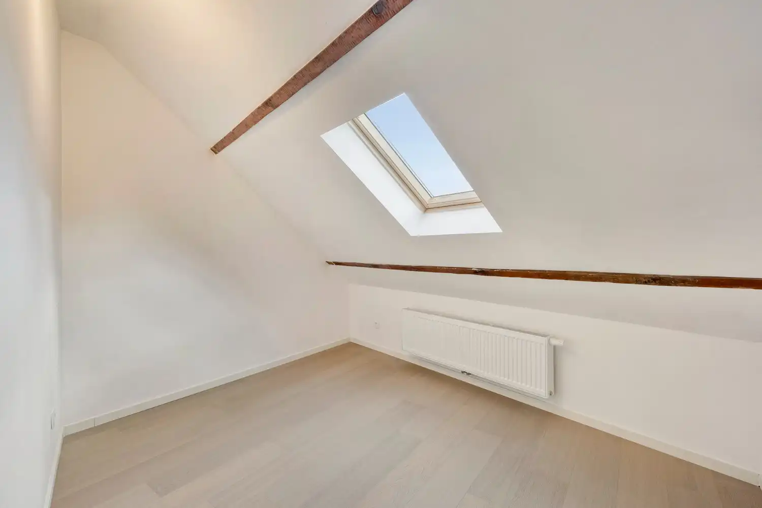 Charmante vernieuwbouwwoning met 3 slaapkamers en koer foto 13
