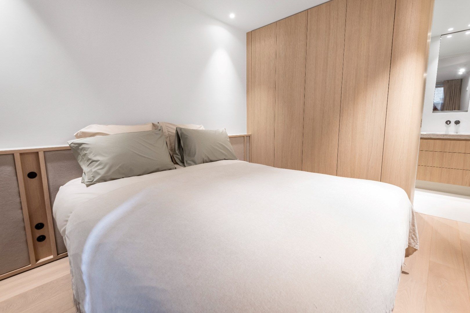 Appartement met zijdelings zeezicht gelegen tussen het Driehoeksplein en het Albertplein in het Zoute. foto 11