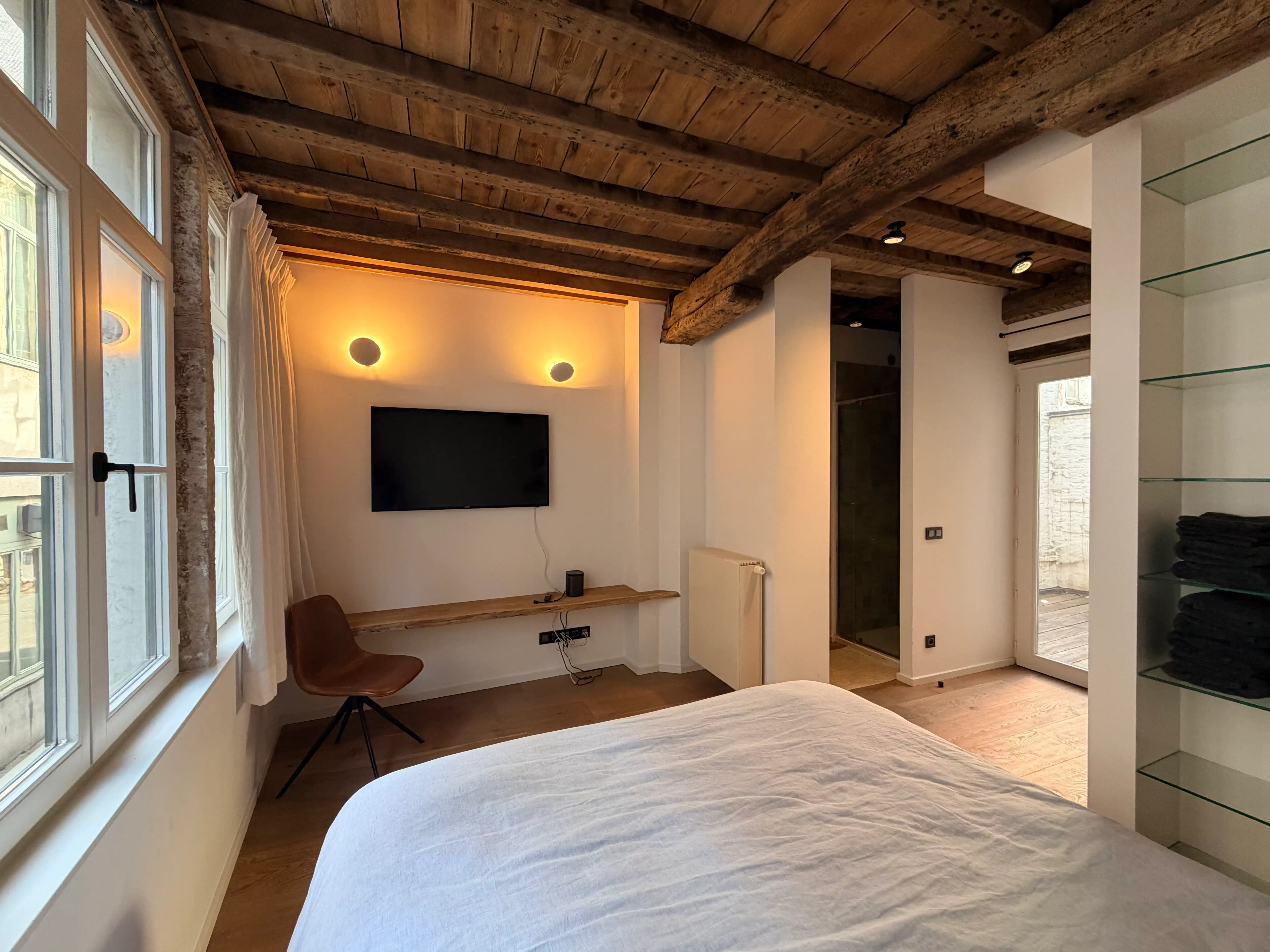 --- NIEUW --- Ideale cohousing woning: high-end gerenoveerde 2-slaapkamerwoning met elk een eigen douche in centrum Gent! foto 9