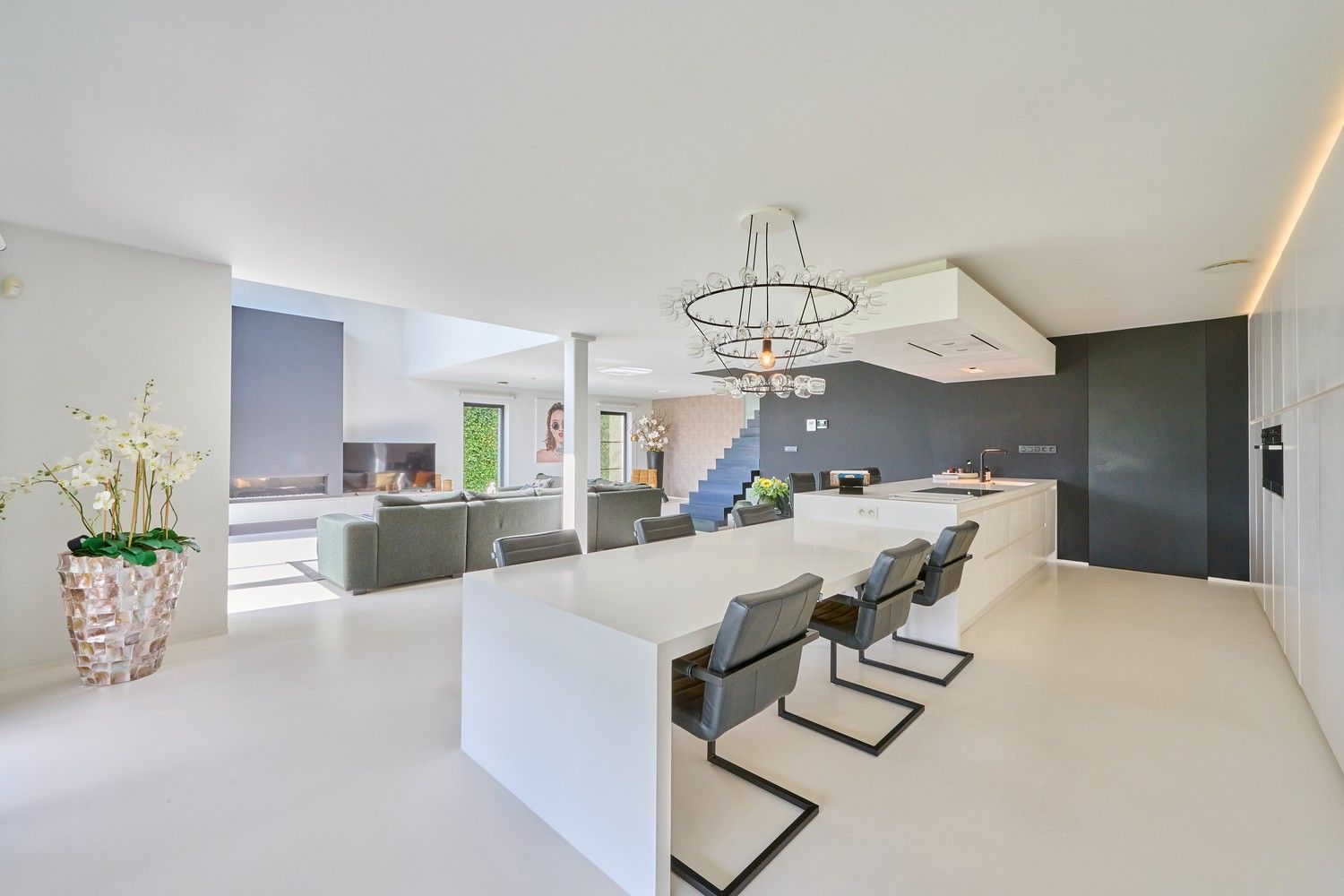 Wonen in pure architectuur - designvilla met super-de-luxe afwerking op fraai gelegen perceel foto 3