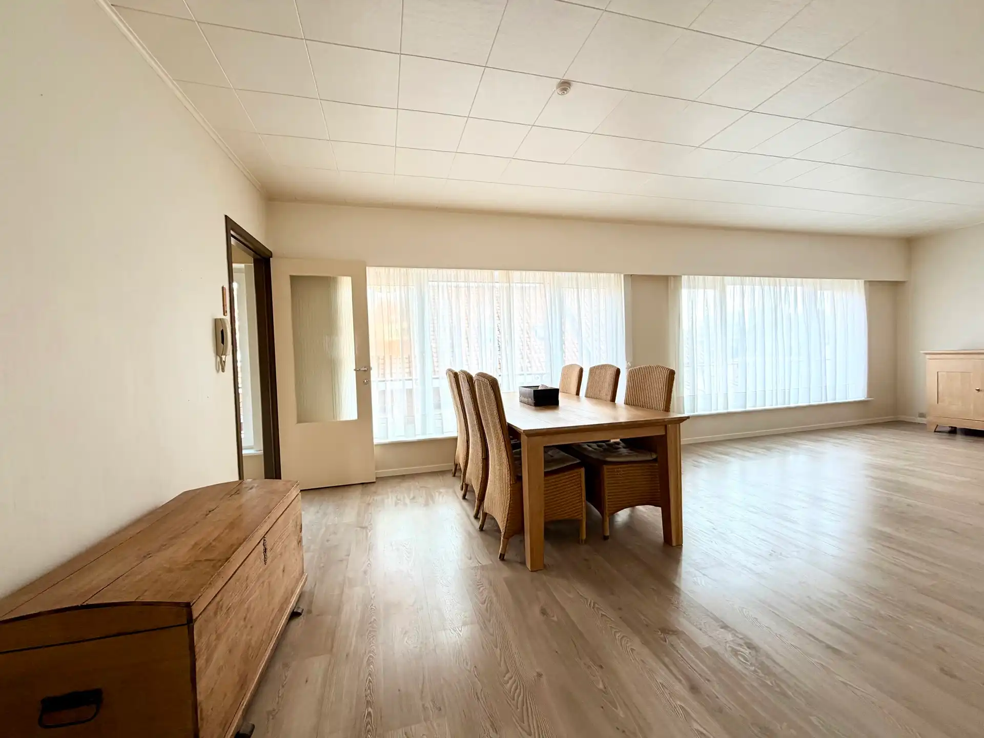 Hoofdfoto van de publicatie: Instapklaar 2-slaapkamerappartement met zonnig terras te koop in De Panne