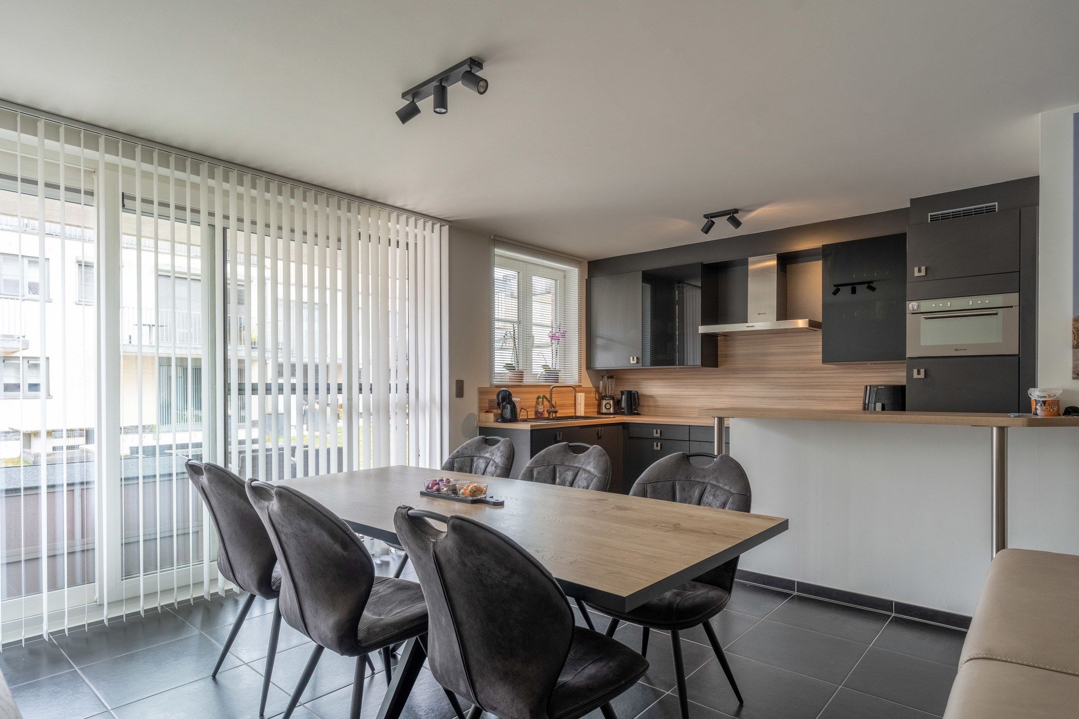 Appartement met 2 slpk en autostaanplaats te Rijkevorsel. foto {{pictureIndex}}
