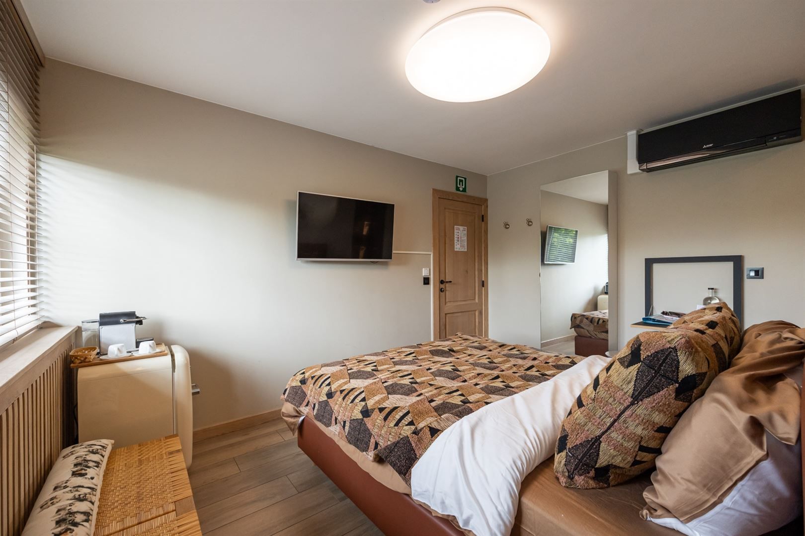 Een luxueus ingerichte woning met 5 slaapkamers en zwembad. foto 29