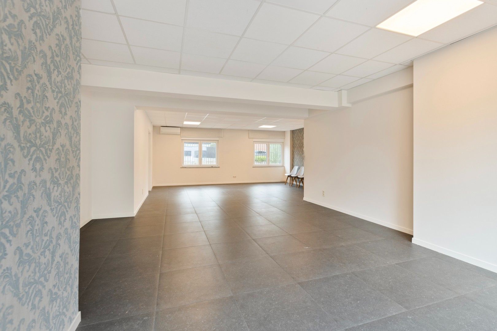 Kantoor- of handelsruimte in hartje Zutendaal foto 4