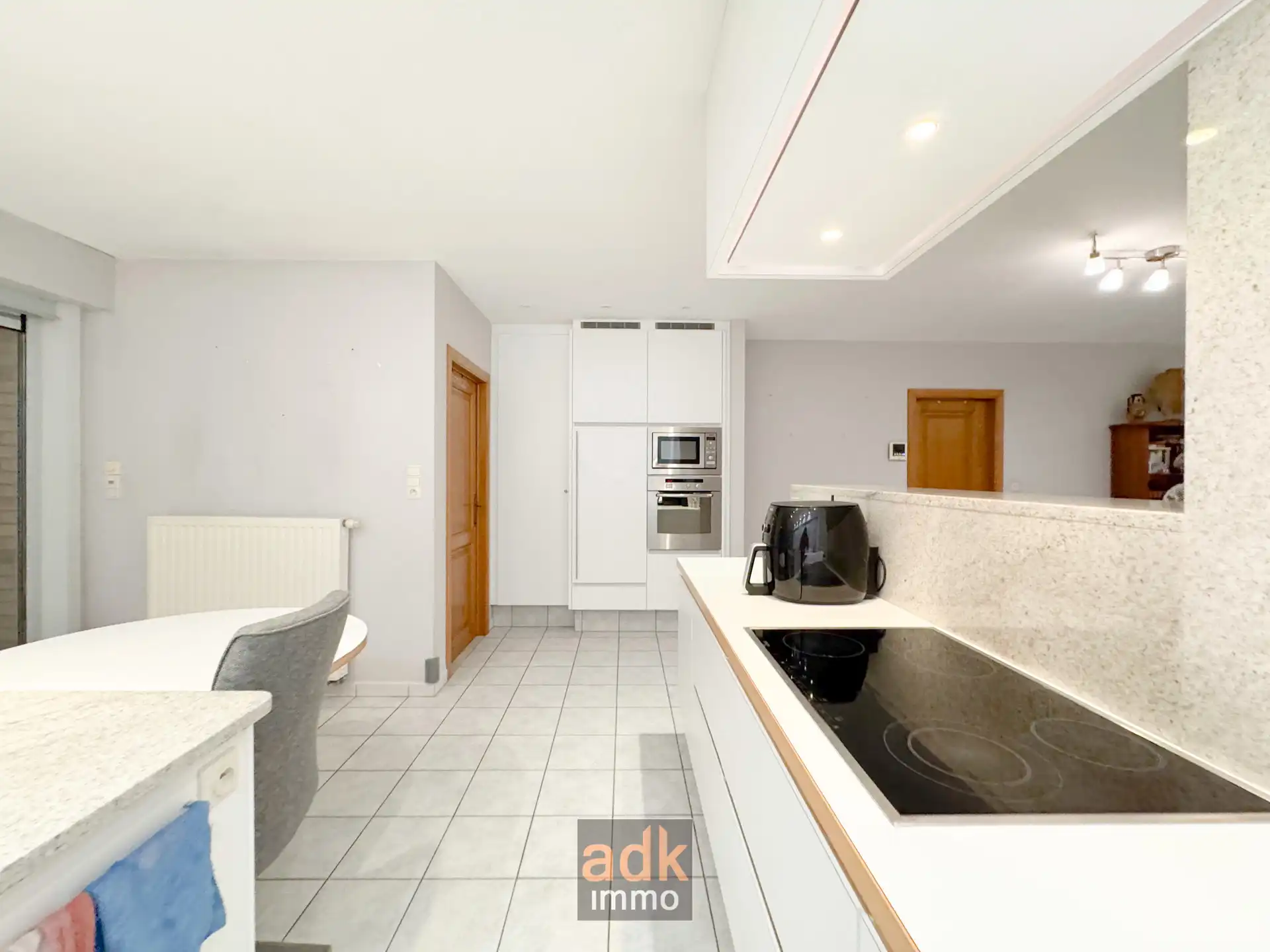 Te koop: Instapklare woning met garage, zonnige tuin & privacy – Noordhoekstraat 10, Adinkerke foto 8