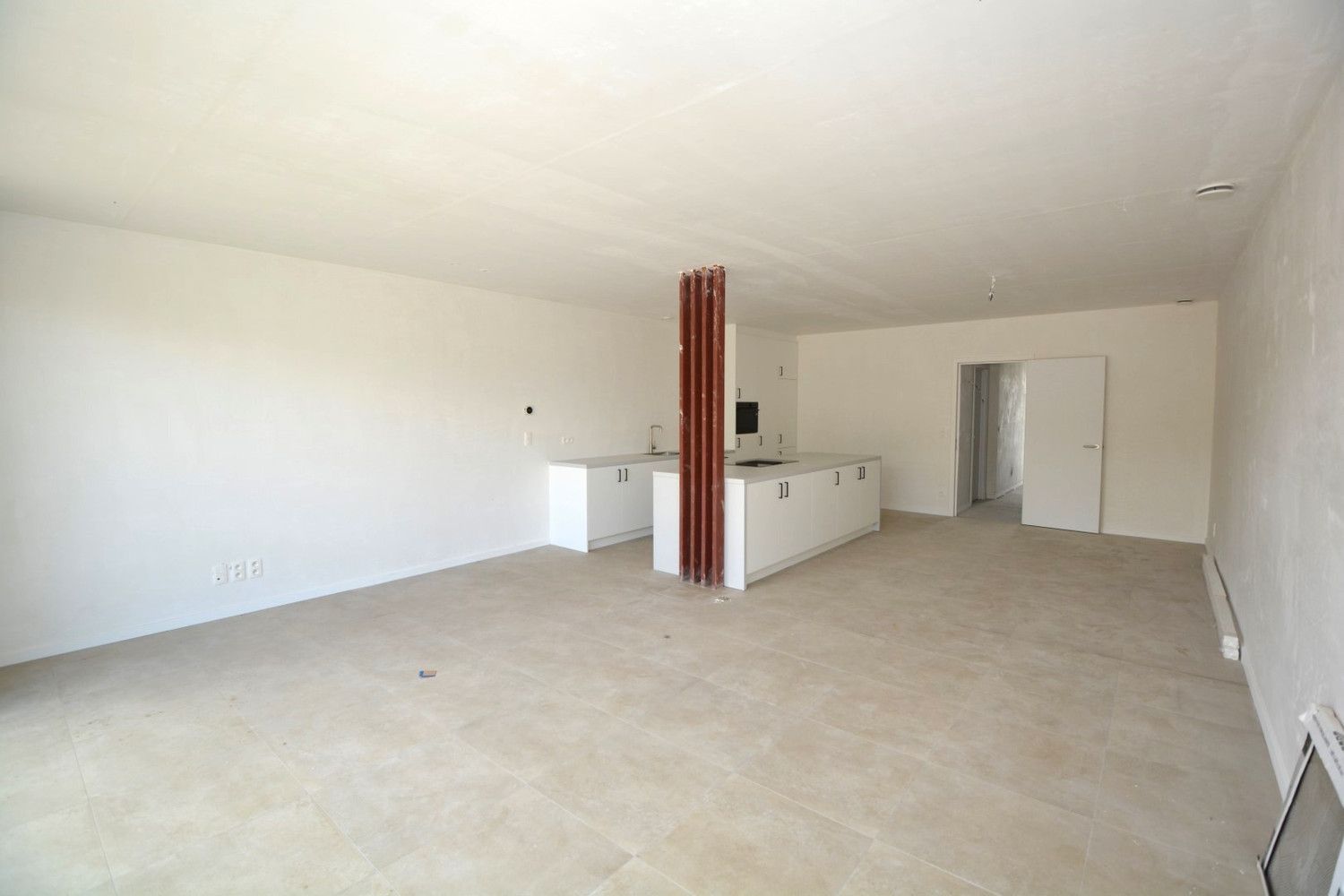NIEUWBOUWWONING MET 3 SLK, TUIN EN PARKEERPLAATS! foto 3