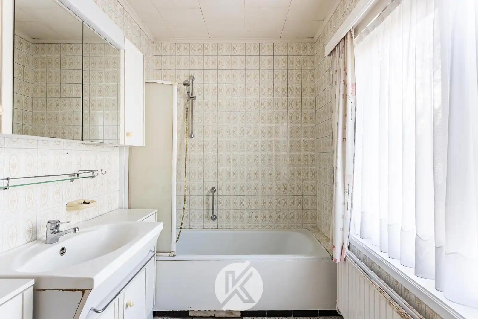 Woning in rustige wijk met renovatiepotentieel foto 18