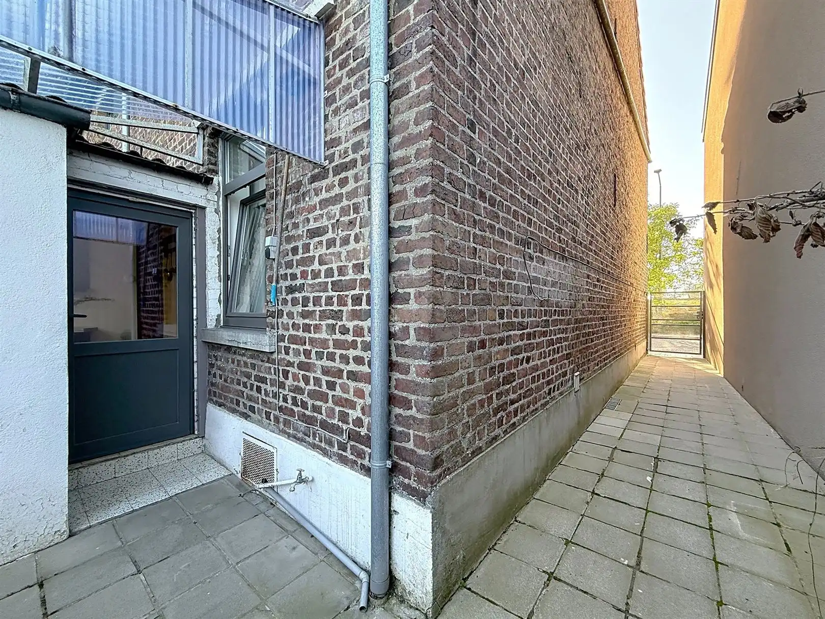 Op te frissen woning met binnenkoer, tuin, 3 slpks foto 32