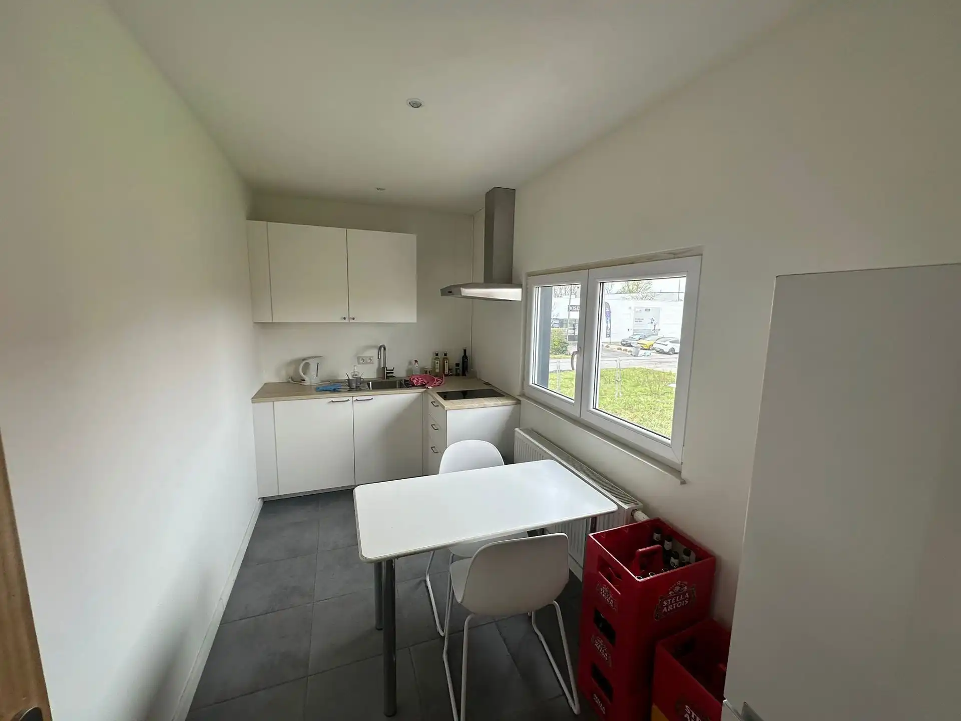 Magazijn + kantoor te huur foto 13