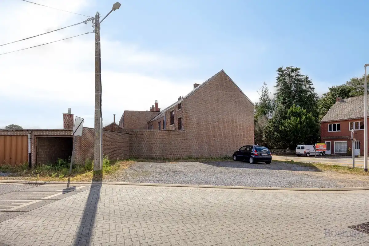 Te renoveren woning met 5 garageboxen te koop in Ham foto 21