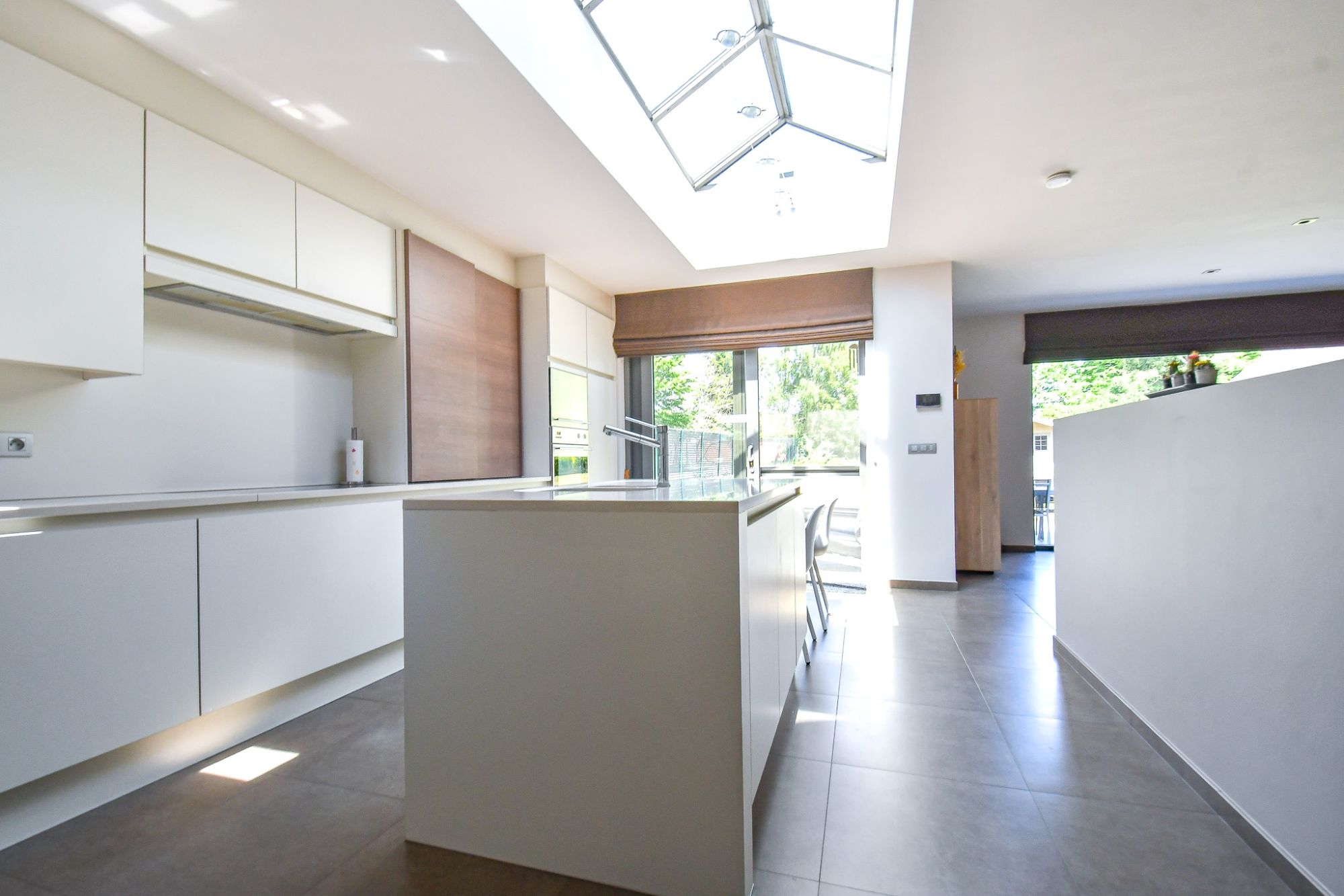 Recent hedendaags ingerichte woning in centrum Knesselare foto 6