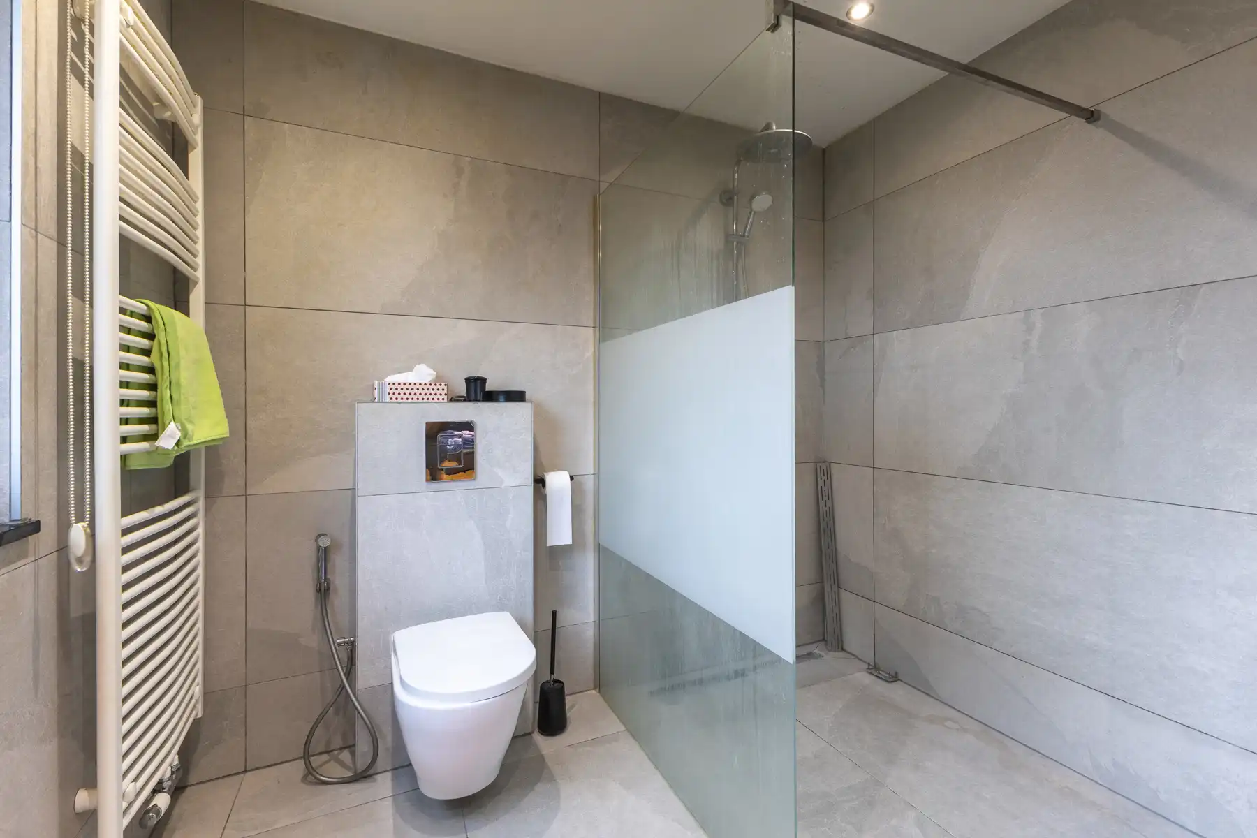 Gerenoveerde en goed onderhouden villa met 4 slaapkamers. foto 19