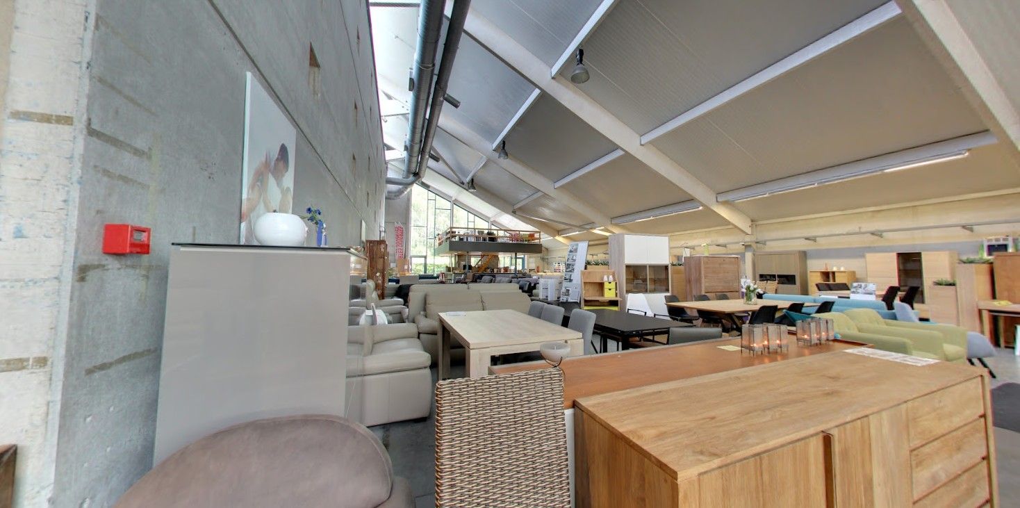 RUIM COMMERCIEEL GEBOUW MET PARKING foto 8