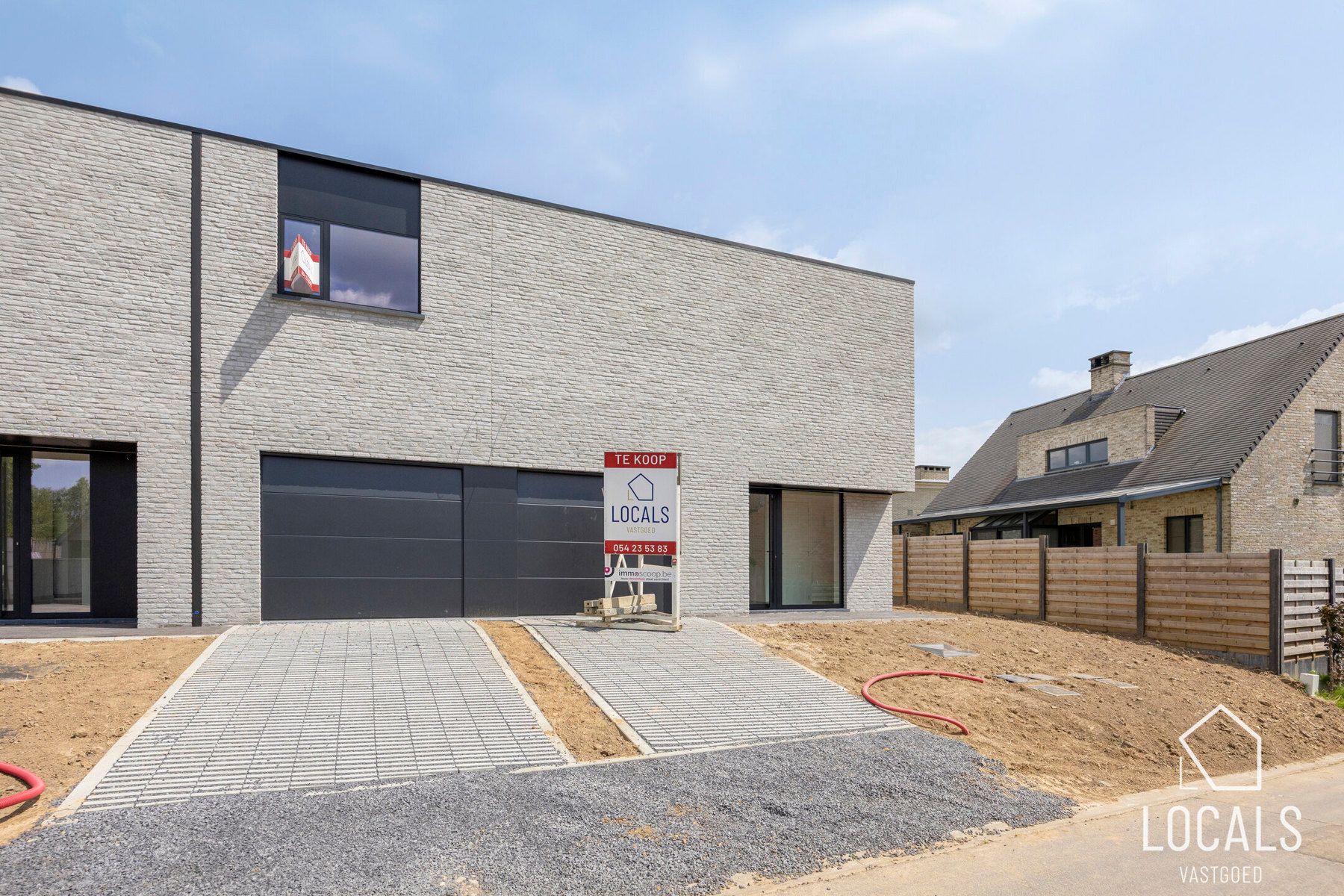 Energiezuinige en instapklare halfopen nieuwbouwwoning foto {{pictureIndex}}