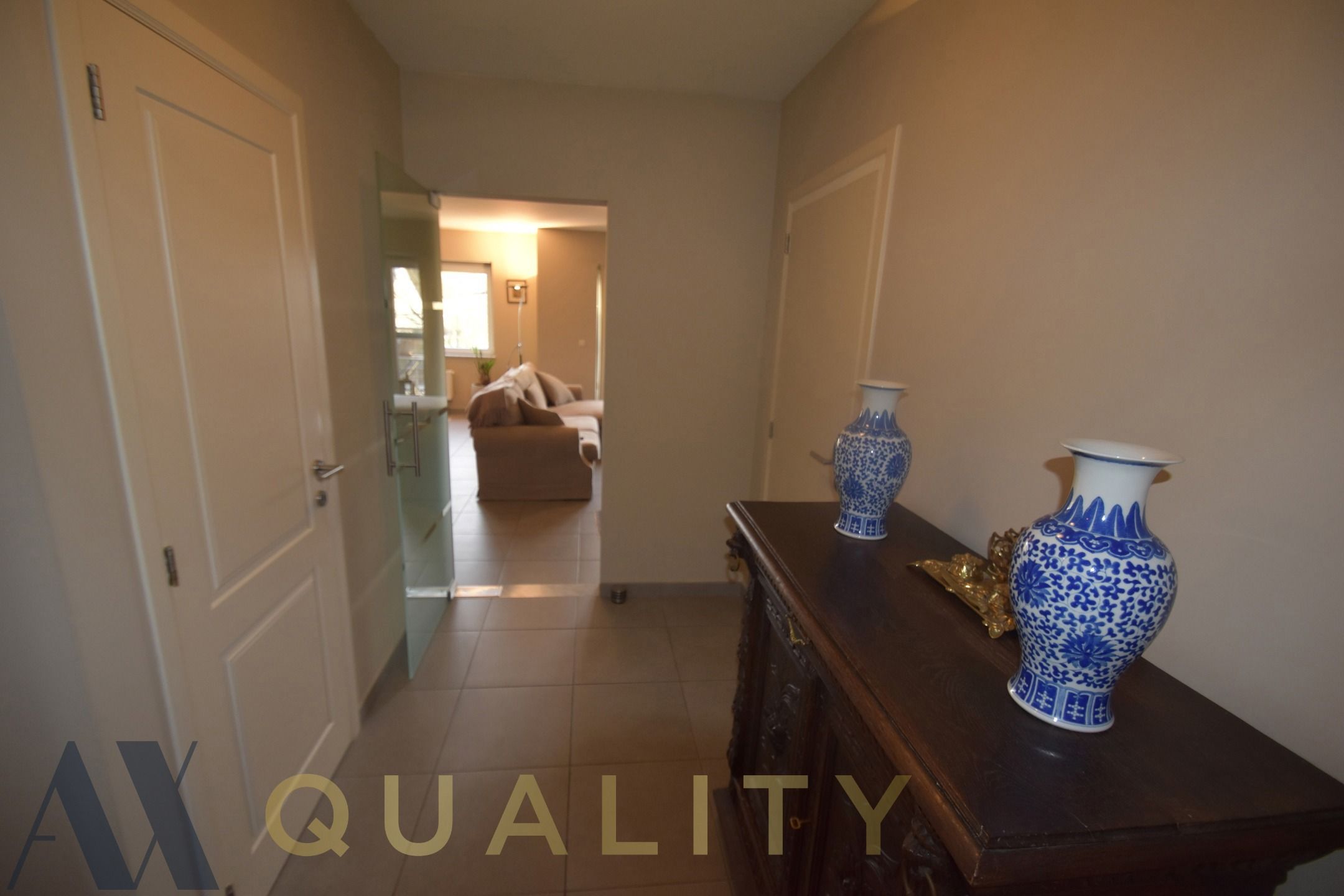 Centr. en rustig gel. energiezuin. 2 slpk.-appt. met terr., staanpl. en berging foto 28