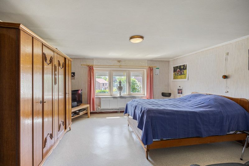 Ruime woning met loods op een perceel van 14are foto 22