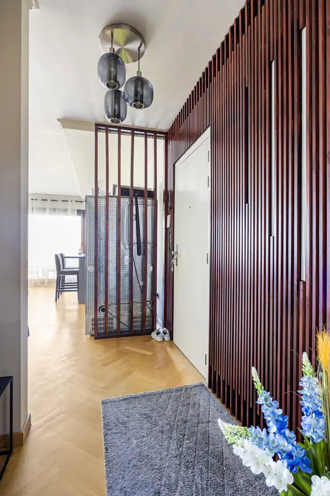 Gerenoveerd appartement met twee slaapkamers en parking foto 14