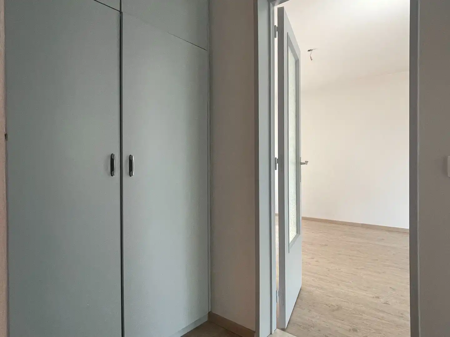 Mooi 2 slaapkamer appartement met autostaanplaats foto 15