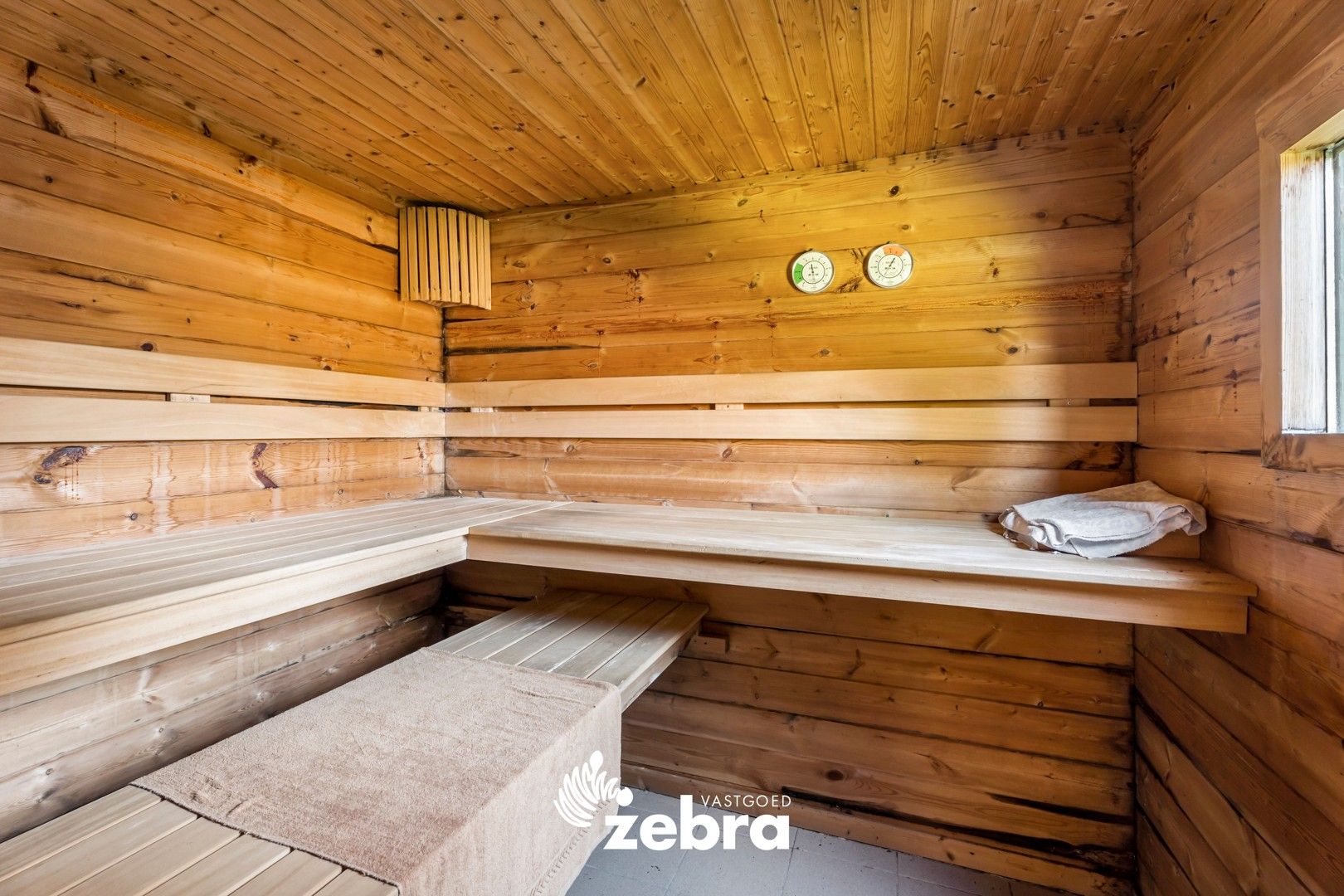 Charmante te renoveren villa met saunahuis in Izegem! foto 24