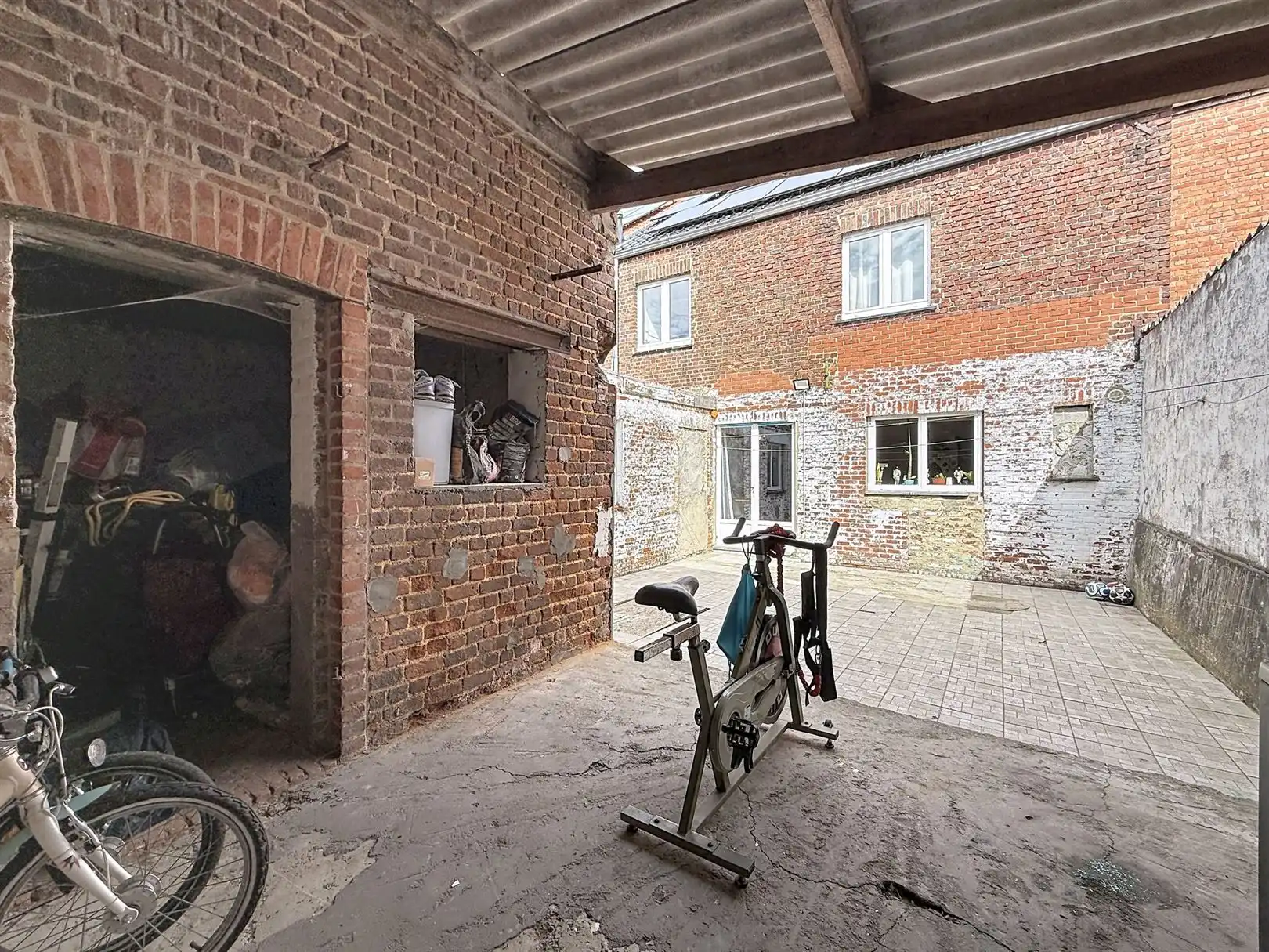 Op te frissen woning met garage, binnenkoer, 3 slpks foto 5