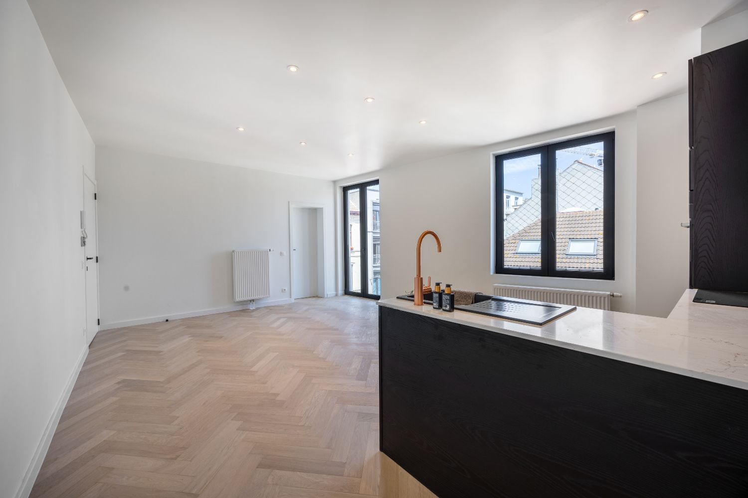 Recent gerenoveerd twee slaapkamer appartement vlakbij de Grote Markt foto 2