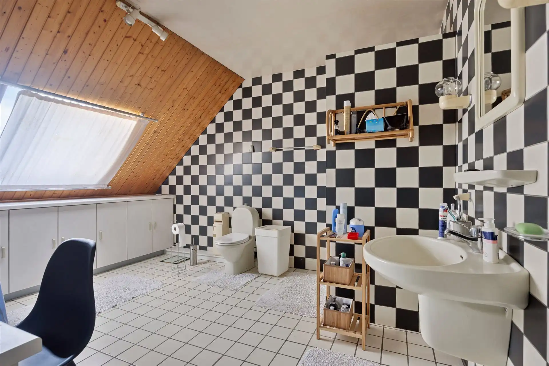 Commercieel bedrijfspand met woonst langs de Rijksweg in Maasmechelen, met hoge visibiliteit, parkeermogelijkheden en veelzijdig commercieel potentieel! foto 21