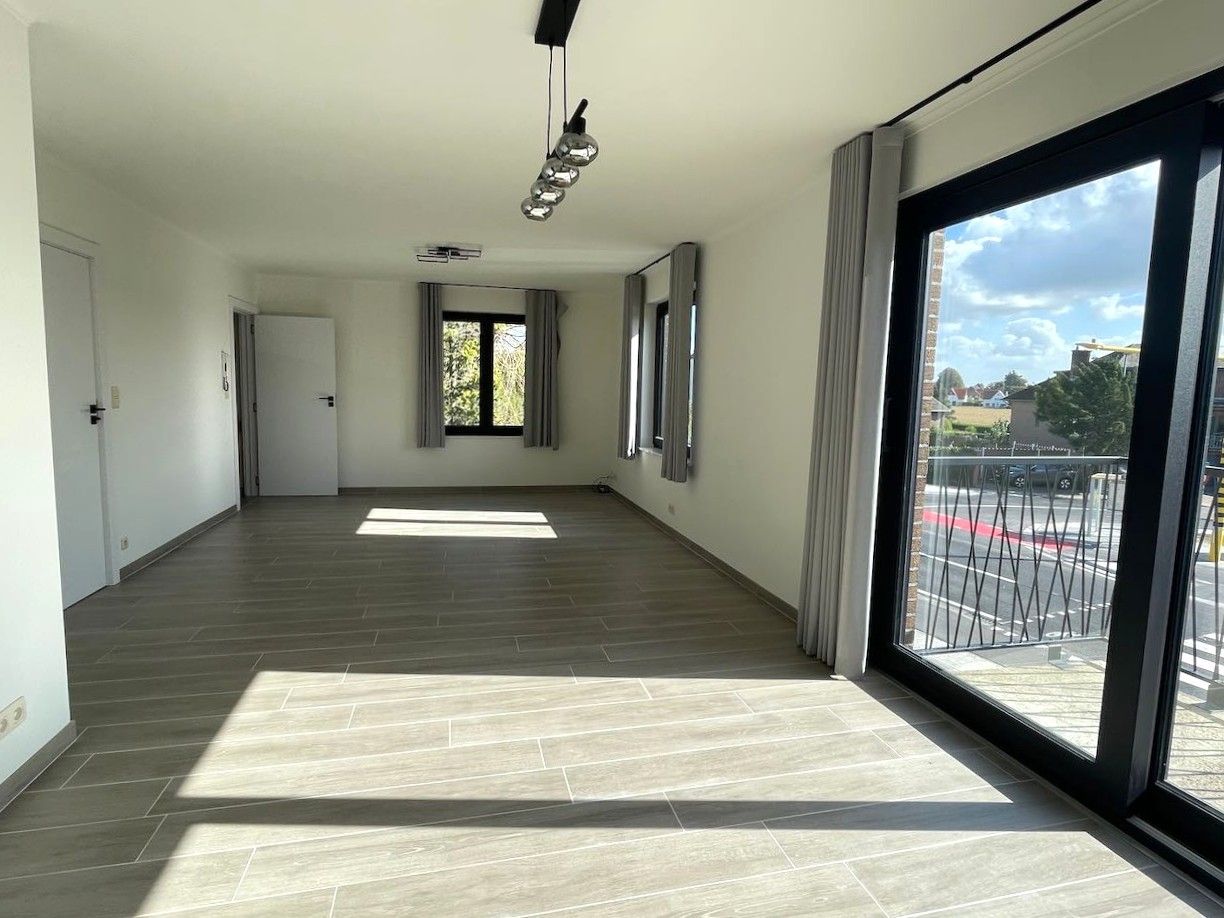 Gerenoveerd 2-kamerduplexappartement met overdekte autostaanplaats foto 5
