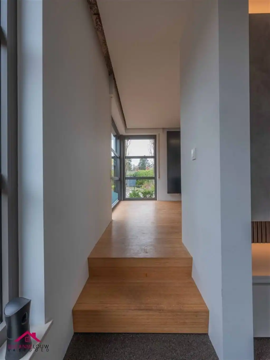 Vrijstaande woning in hedendaagse stijl foto 23