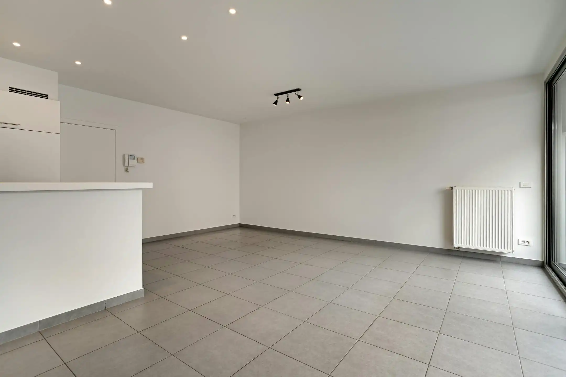 Gerenoveerd 1-slaapkamer appartement te koop in centrum Kortrijk foto 3