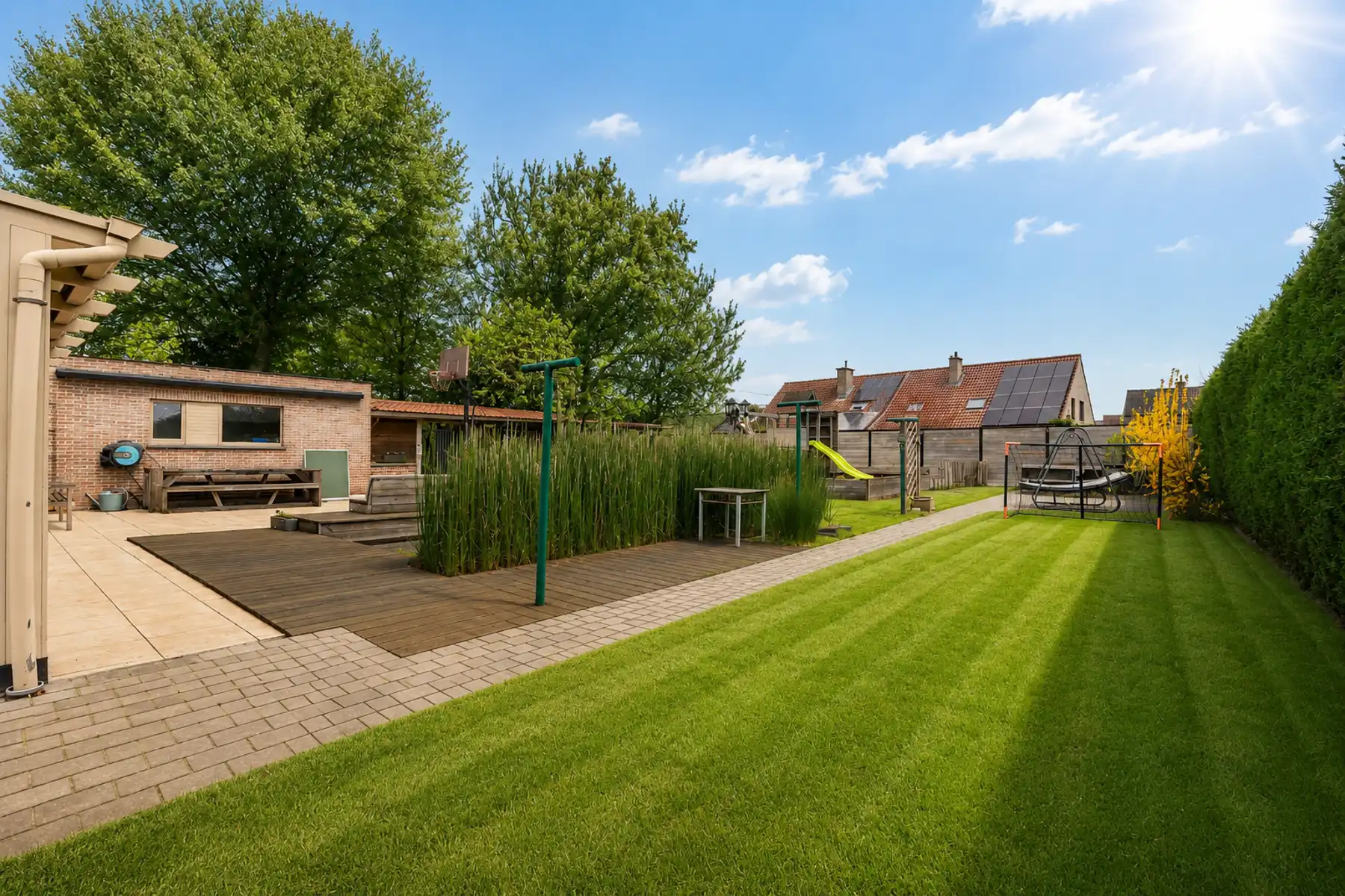 Instapklare gezinswoning met 7 slpk en tal van mogelijkheden foto 24