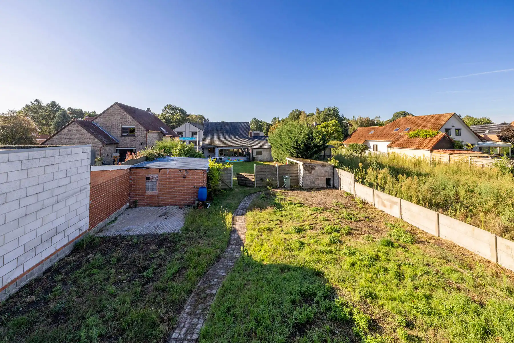 Gezinswoning  voorzien van zonnepanelen op ca. 873 m² grond.  foto 21