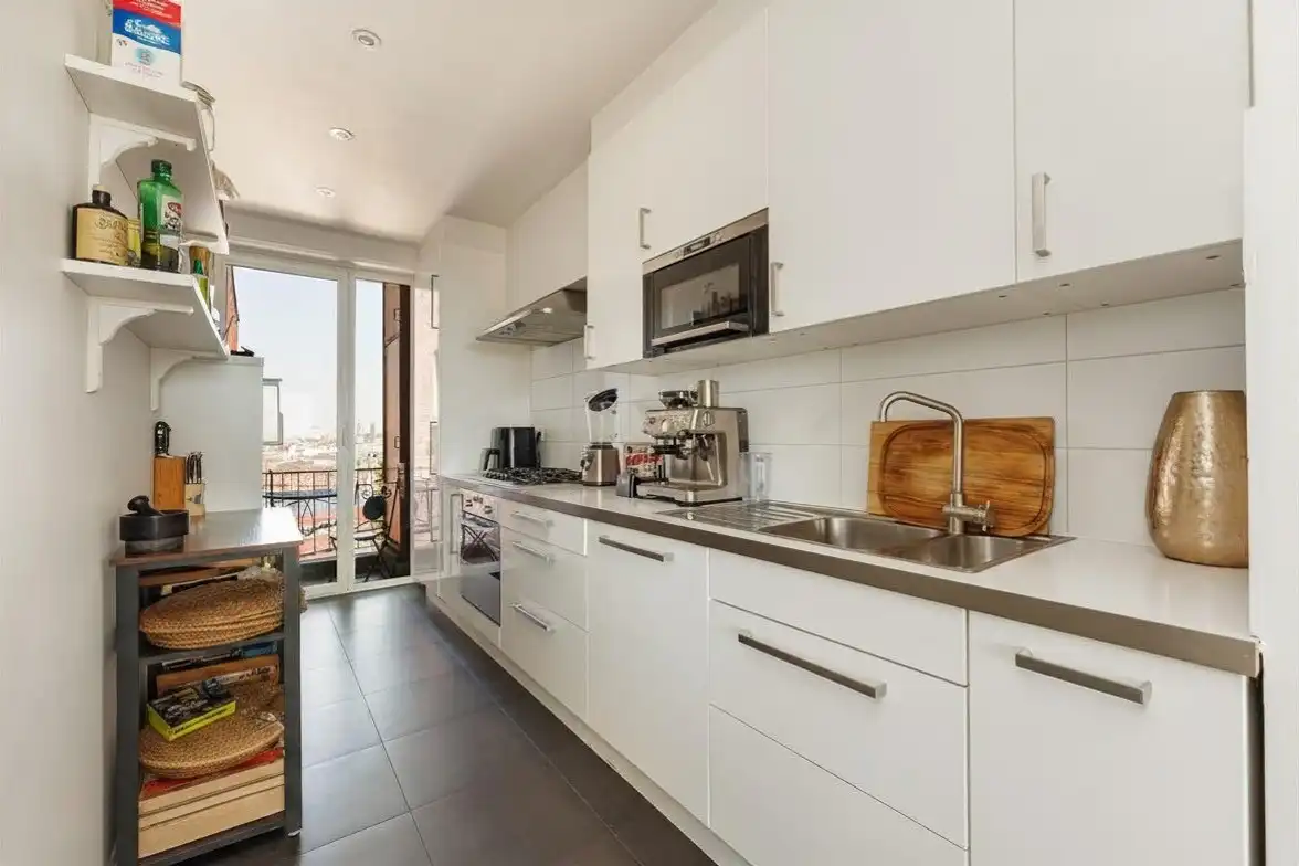 lichtrijk appartement met terras op de hoogste verdieping foto 4