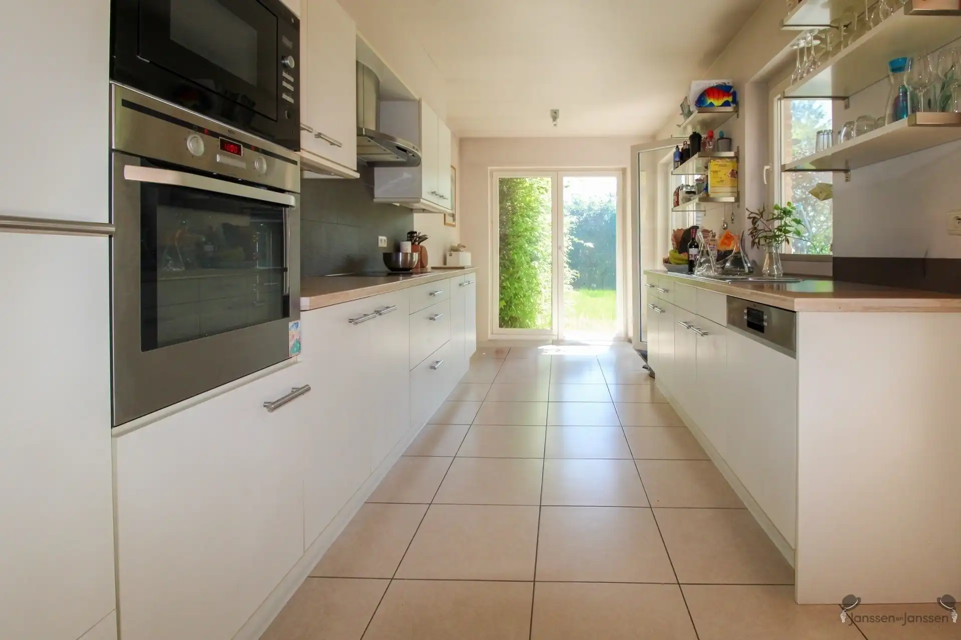 Ruime woning met 3 slpks, tuin en tuinberging foto 9