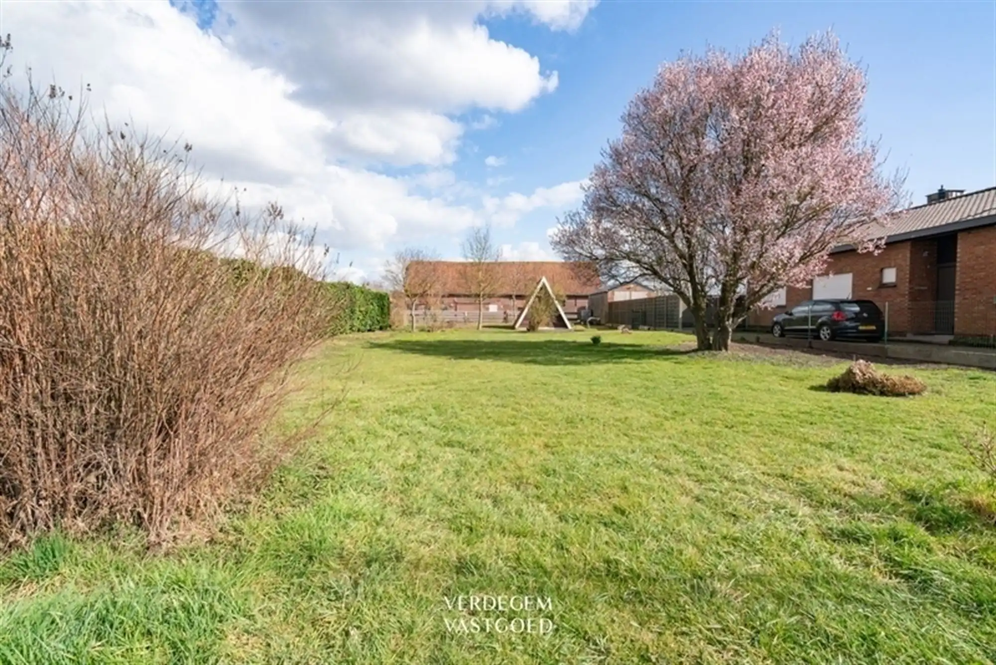 Mooi perceel bouwgrond van 908m² voor open bebouwing foto 3